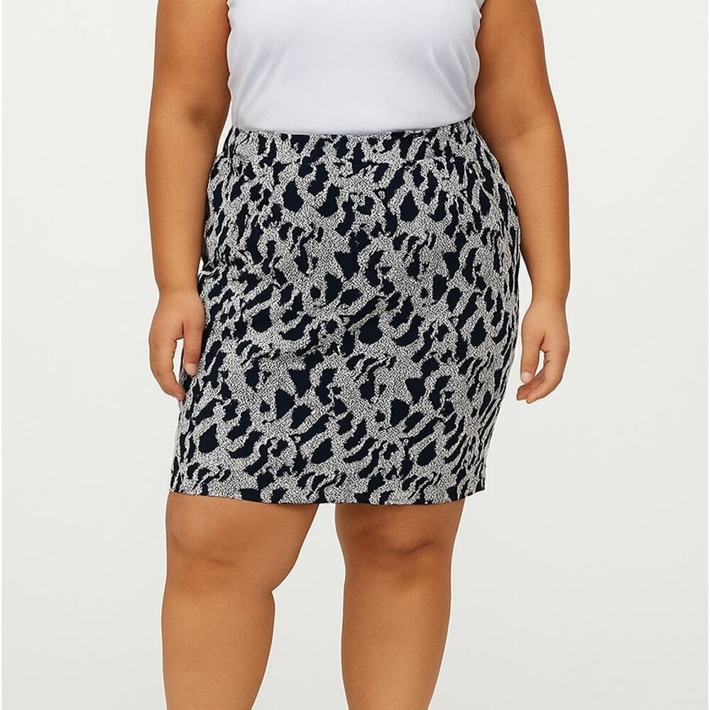 Lane Bryant Womens Size 26 Pencil Skirt Back Zip Elastic Waist Lined Black Gray